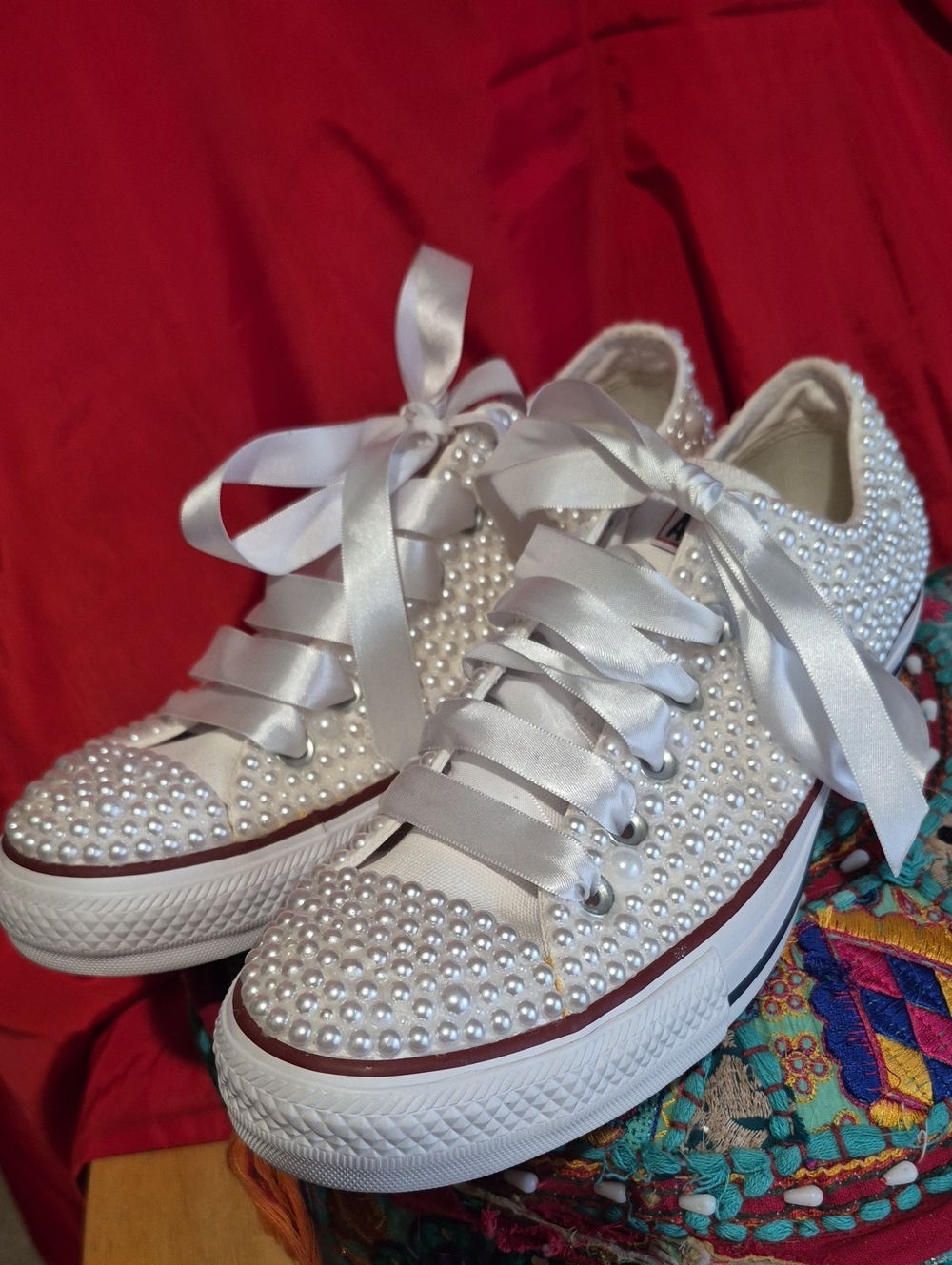 Converse Pearl-Embellished White Low-Top Sneakers - Picture 9 of 10